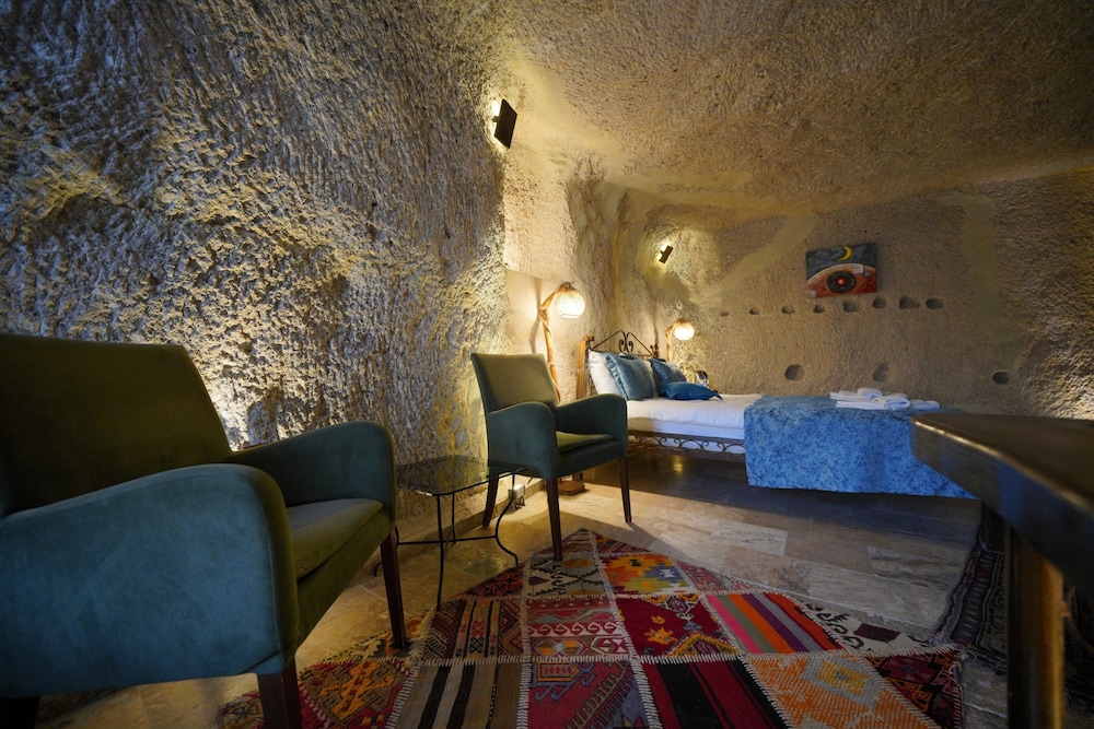 Deluxe Double Cave Room photo 2