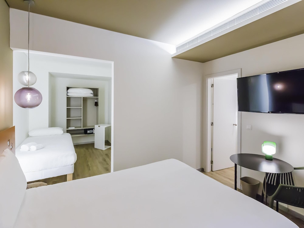 Superior Room, Multiple Beds - Photo 2