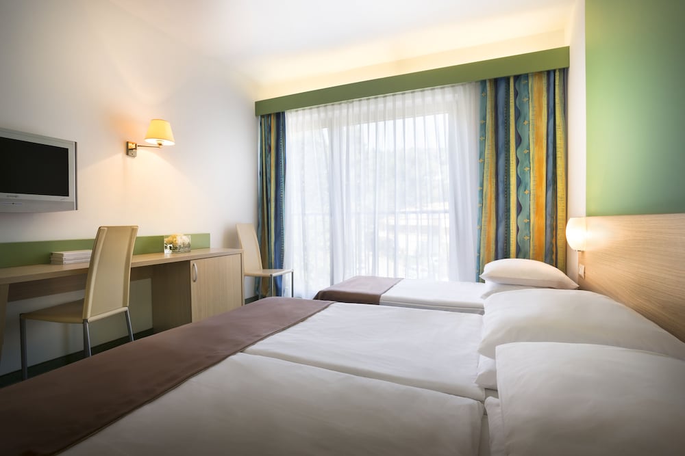 Standard Triple Room, Park View