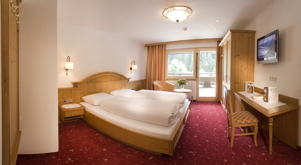 Superior Double Room, Balcony, Mountain View photo 1