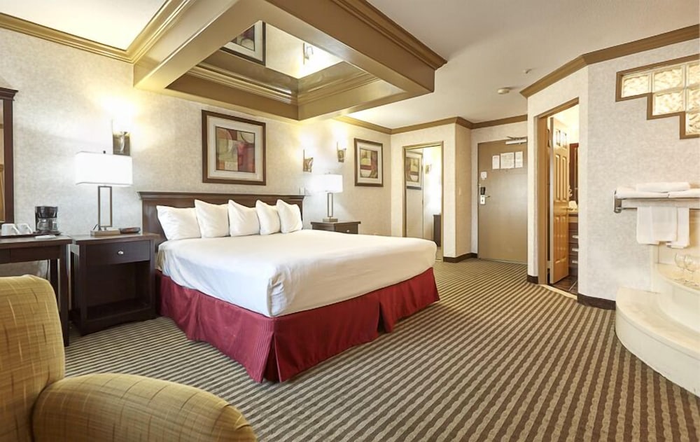 Honeymoon Suite, 1 King Bed, Non Smoking - Photo 7