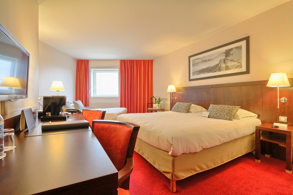 Superior Room, 1 King Bed with Sofa bed - Photo 4