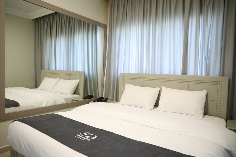 Comfort Single Room, 1 King Bed, City View