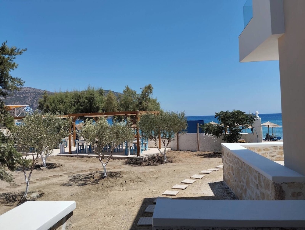 Deluxe Studio, Sea View, Beachfront photo 2