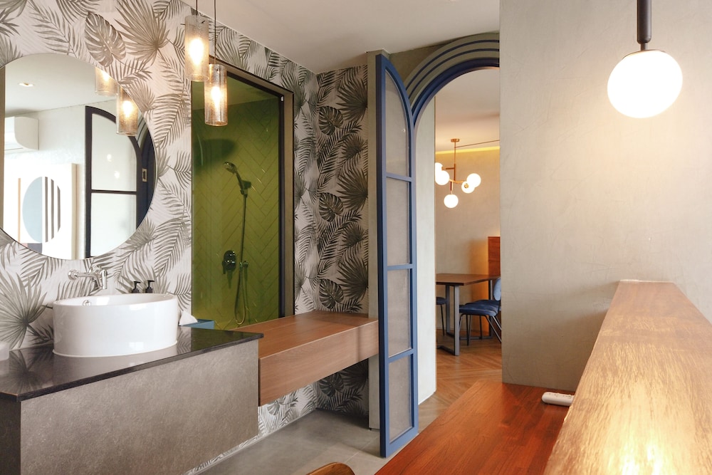 Premier Suite, 1 Double Bed, Bathtub photo 3