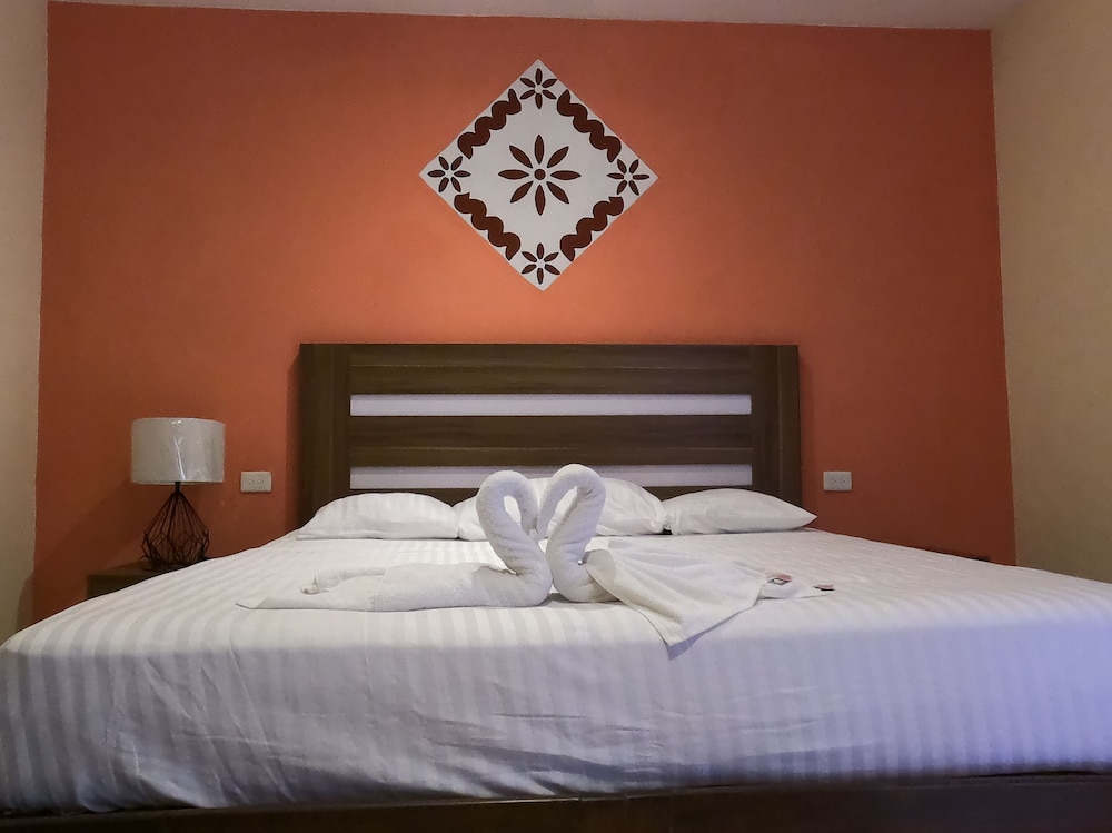 Deluxe Room, 1 King Bed photo 1