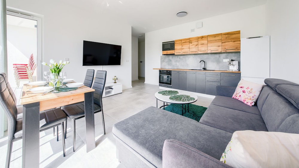 Apartment (6F) photo 1