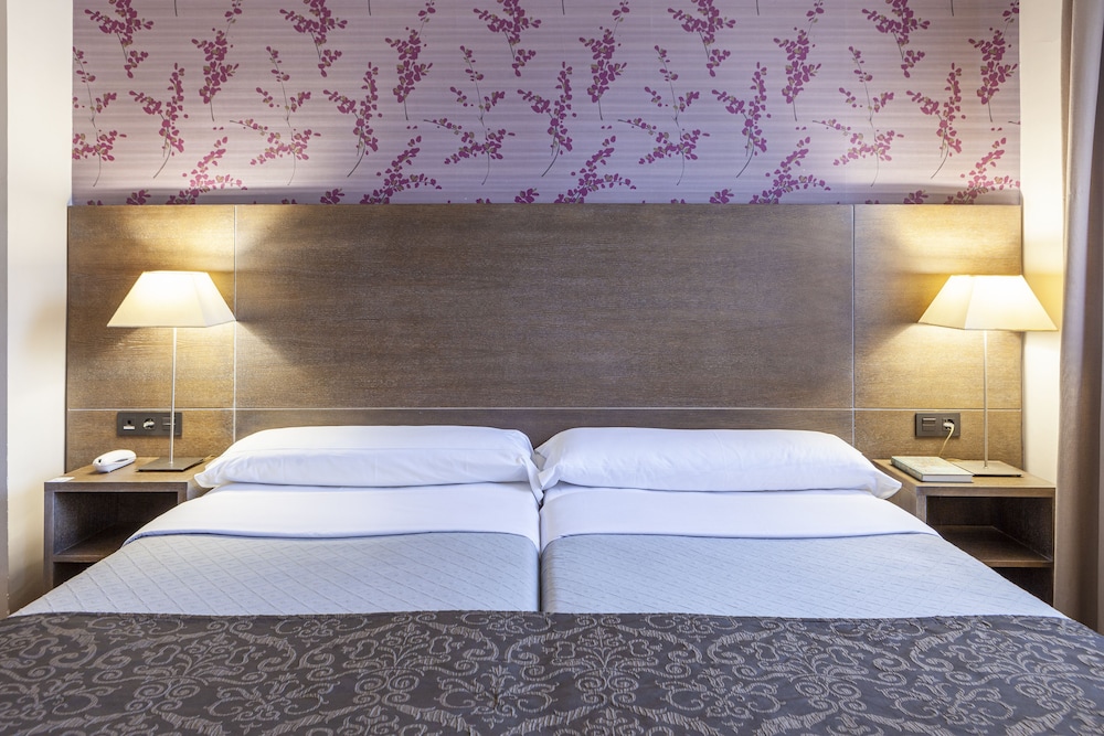 Twin Room - Photo 5