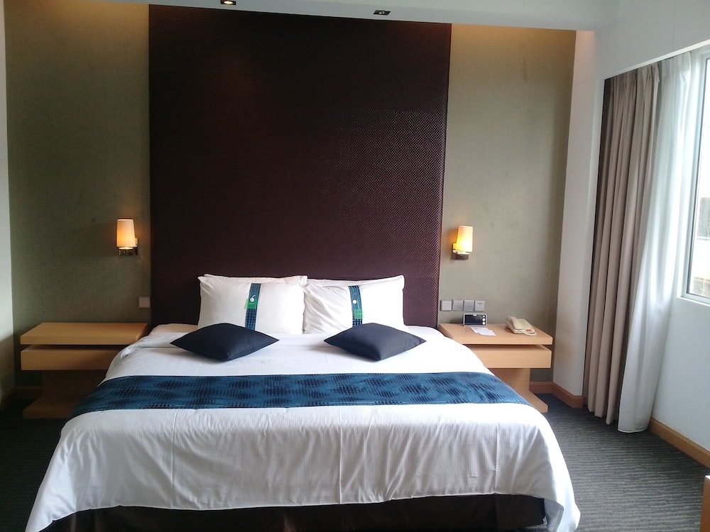 Junior Suite, 1 King Bed - Photo 1