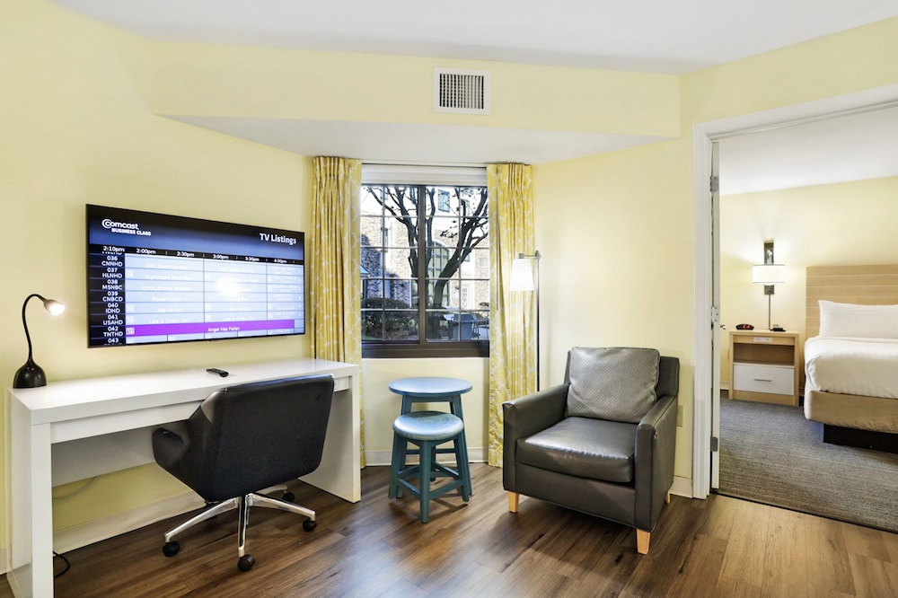 Suite, 2 Bedrooms, Kitchen (with Two King Beds) - Photo 14