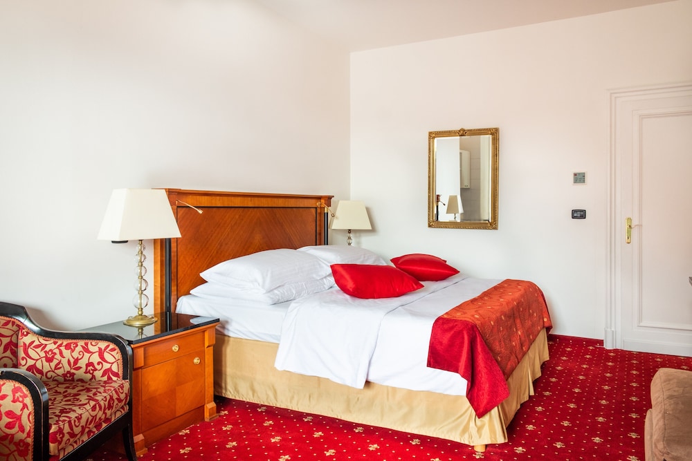 Superior Double or Twin Room - Photo 3