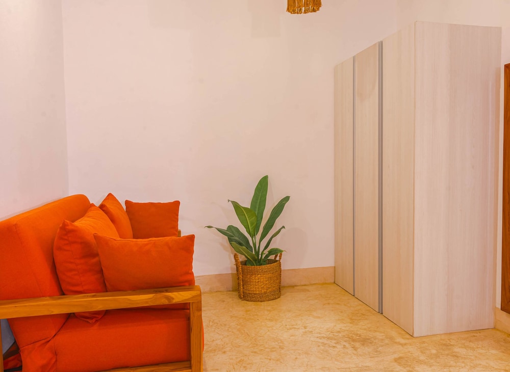 Family Studio Suite, Multiple Beds, Pool View photo 3