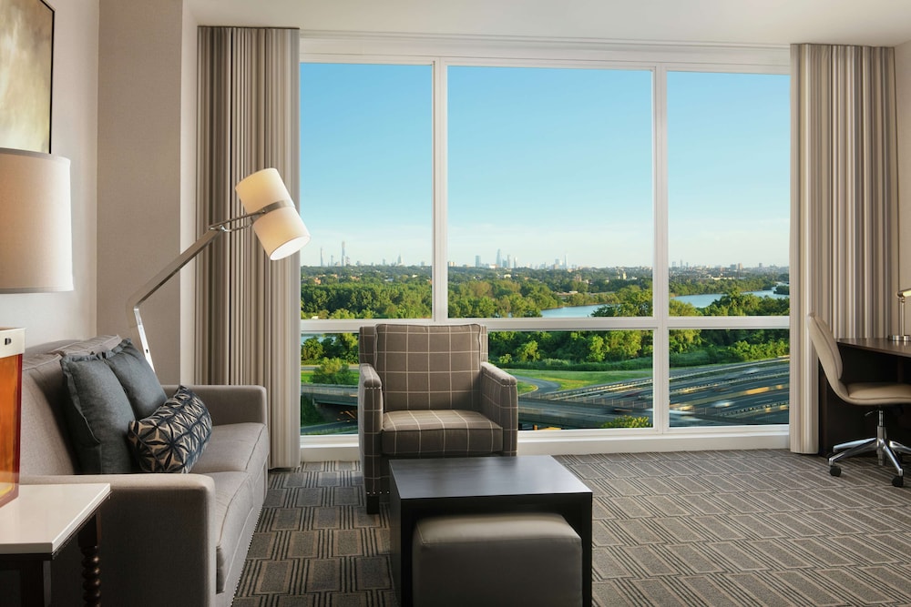 Suite, 1 King Bed, Accessible (Hearing) photo 1