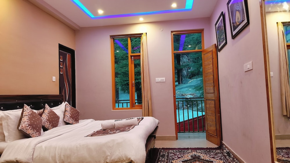 Deluxe Room, Hill View