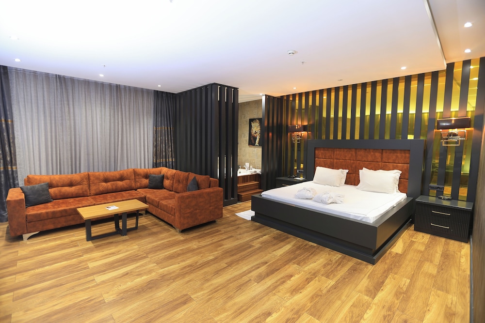 Deluxe Studio Suite photo 3