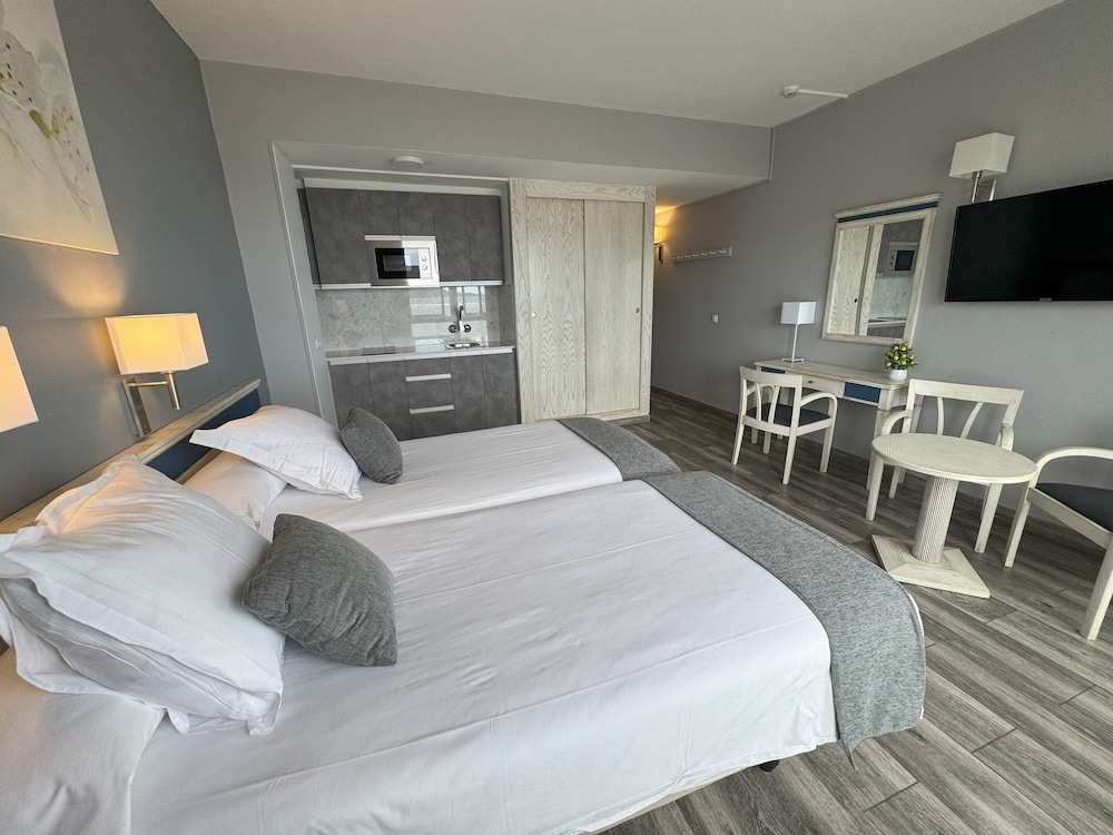 Standard Triple Room, Sea View - Photo 3