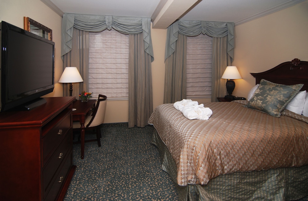 Standard Room, 1 King Bed, Non Smoking - Photo 2