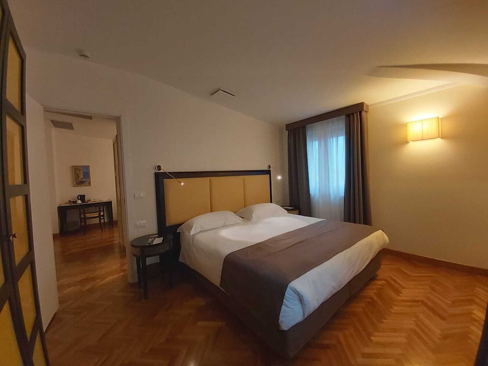 Double or Twin Room - Photo 3