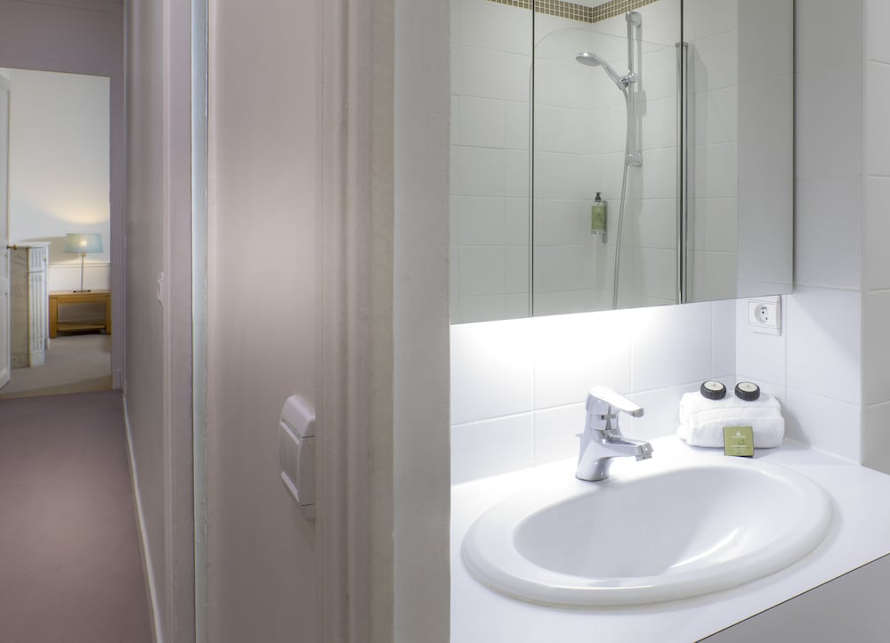 Classic Apartment, 2 Bedrooms, 2 Bathrooms photo 3