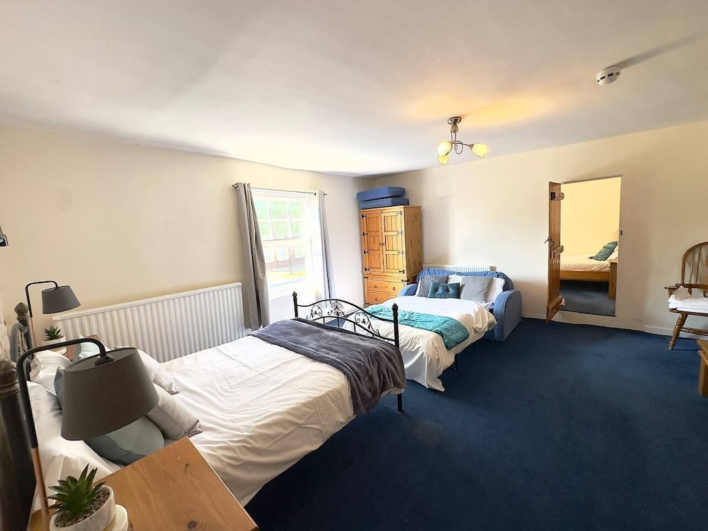 Suite, Ensuite photo 1