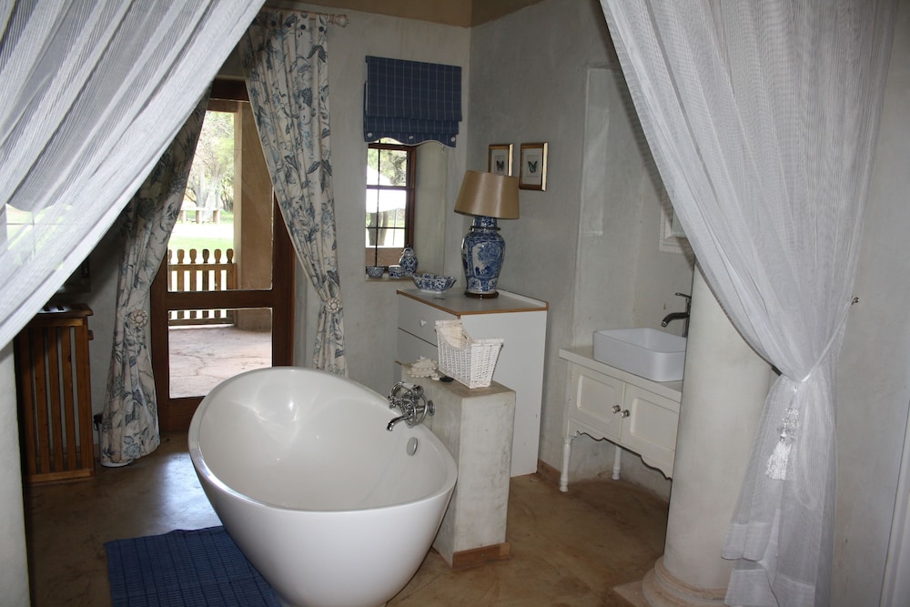 Family Room - Photo 2