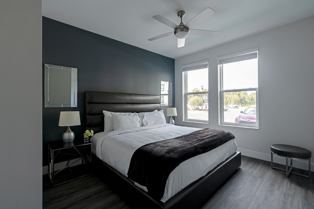 Deluxe Condo, 3 Bedrooms