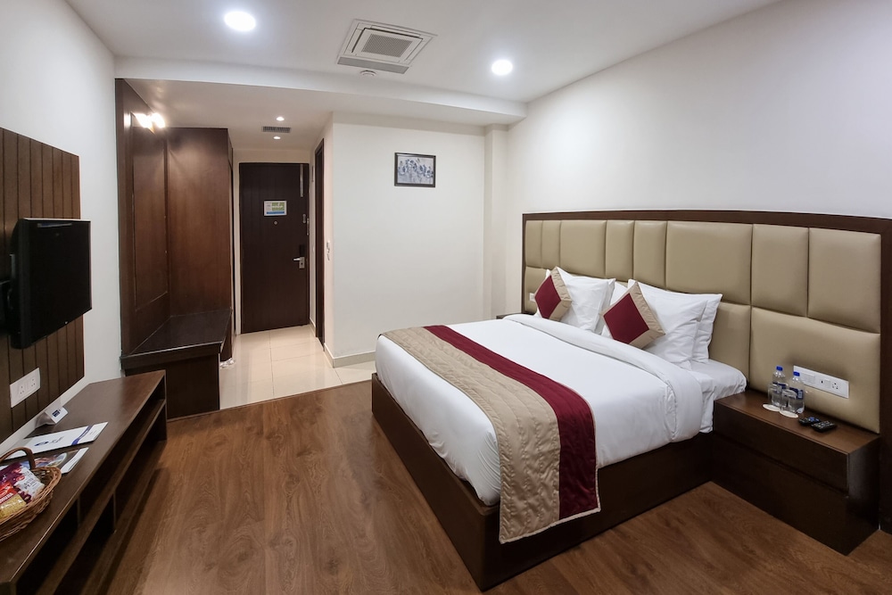 Superior Room, 1 King Bed, Non Smoking - Photo 3
