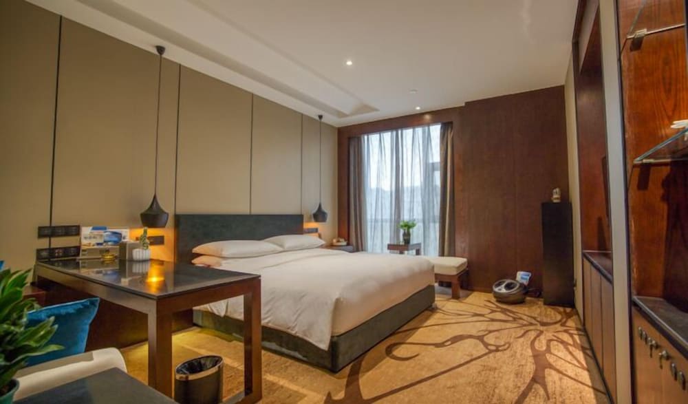 Superior Queen Room With Courtyard View