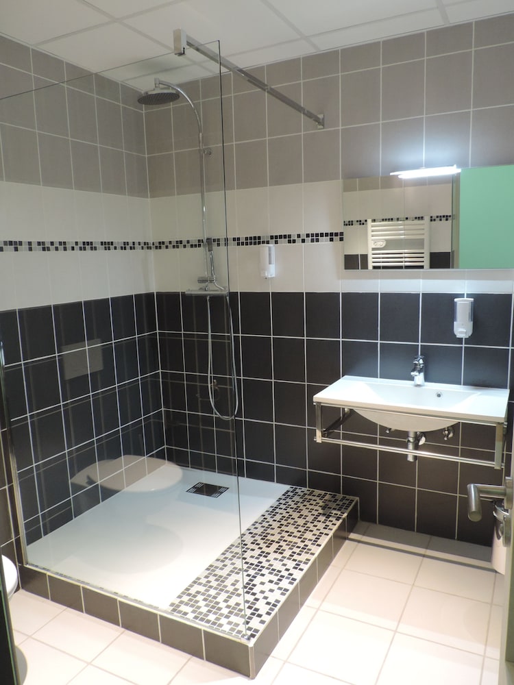 Superior Triple Room, 2 Bedrooms, Private Bathroom, Partial Lake View photo 2