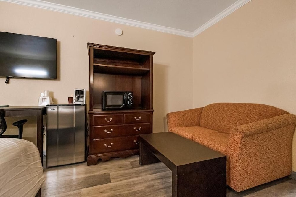 Standard Room, 1 Queen Bed, Non Smoking - Photo 4