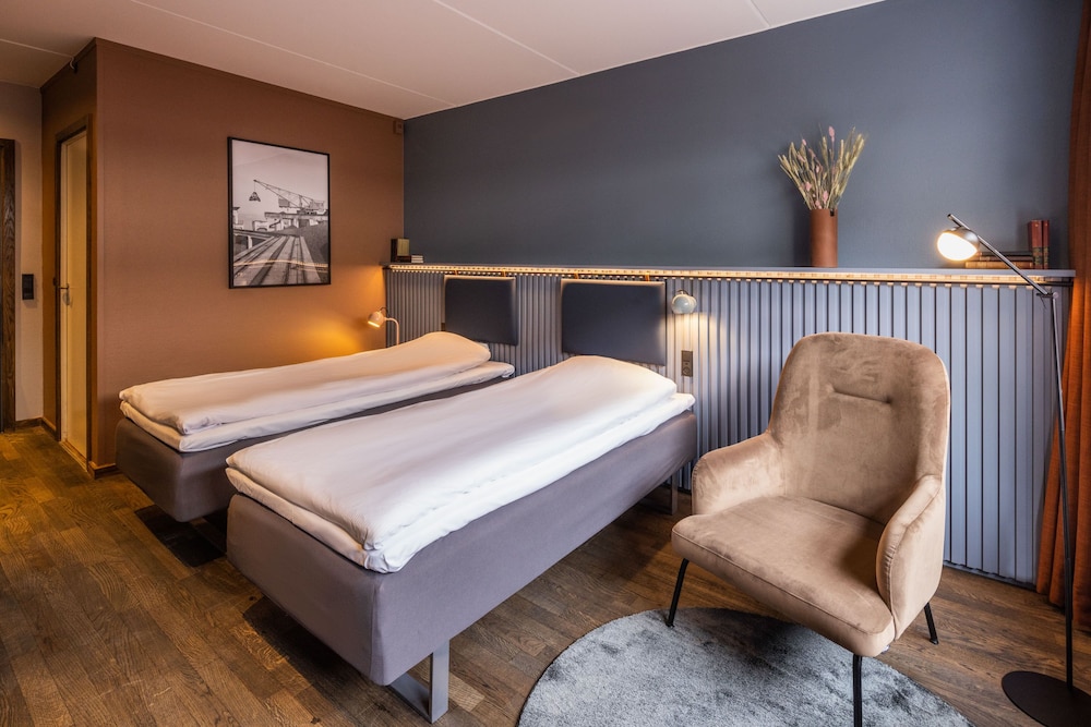 Standard Room, 2 Twin Beds - Photo 1