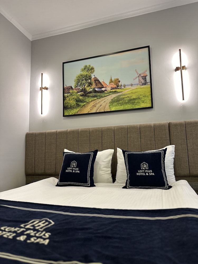 Deluxe Triple Room With Balcony - Photo 6