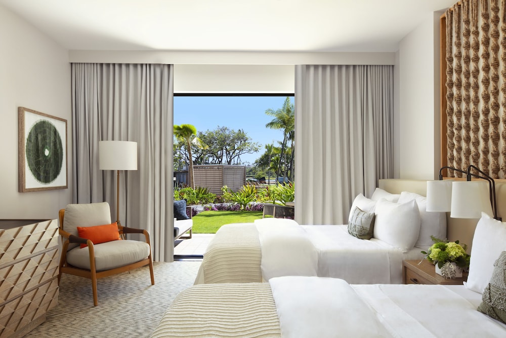 Room, 2 Queen Beds, Accessible Bathtub, Garden View (Mobility/Hearing) thumbnail 5