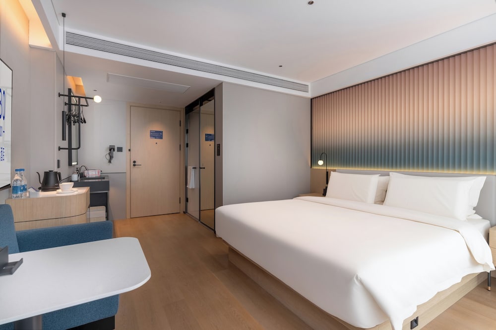 Classic Single Room, City View