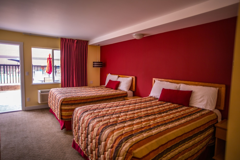 Deluxe Room, 2 Queen Beds photo 3