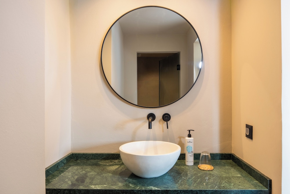 Superior Penthouse Suite | Sea View & Outdoor Hot Tub - Photo 9
