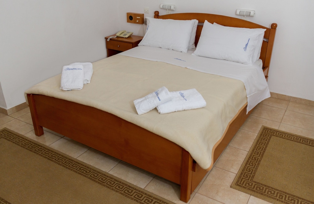 Double Room, 1 Double Bed, Balcony, Partial Sea View photo 3