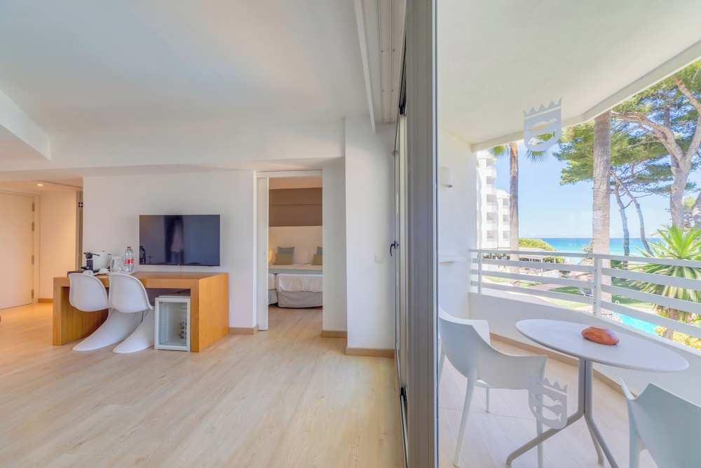 Suite, Balcony, Partial Sea View (2 Adults)