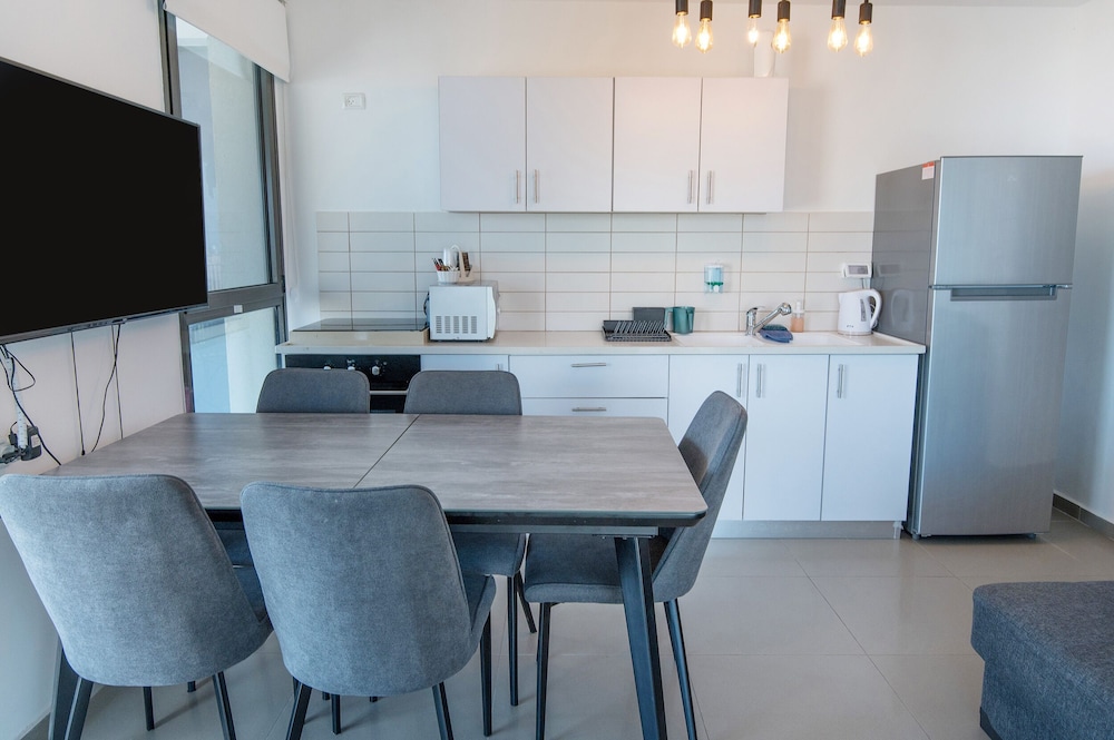Family Apartment, 2 Bedrooms, City View photo 3