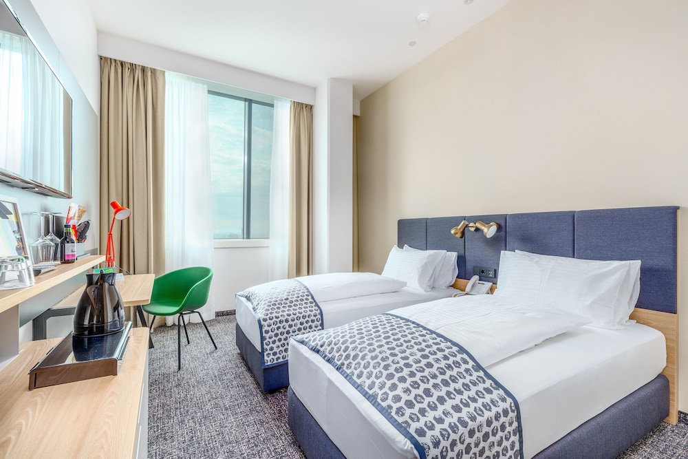 Standard Room, 2 Twin Beds (High Floor)