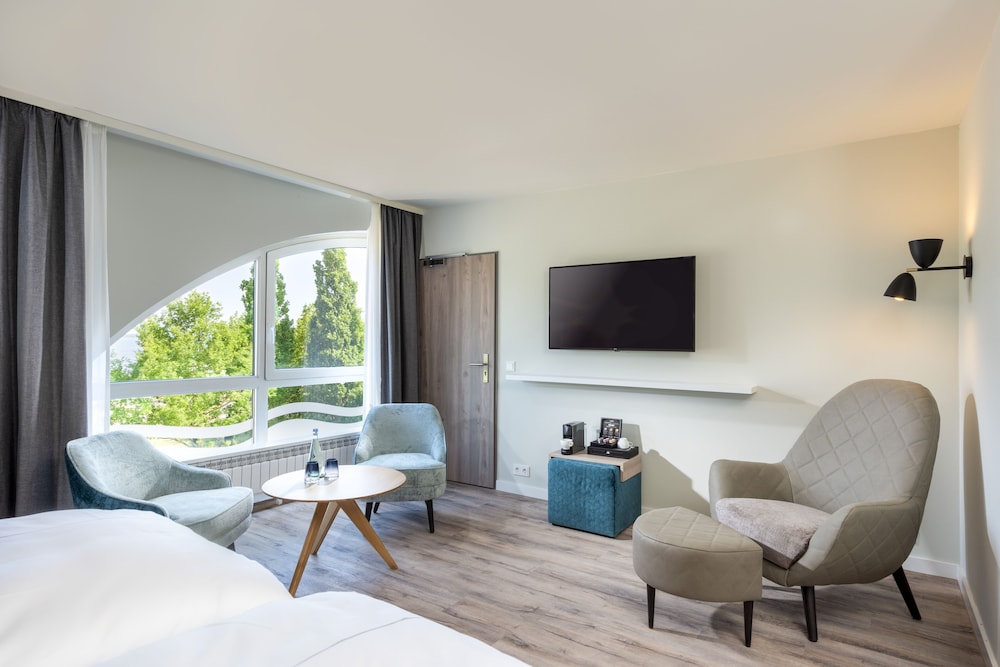 Superior Room, 1 King Bed, Non Smoking, Air conditioning photo 3