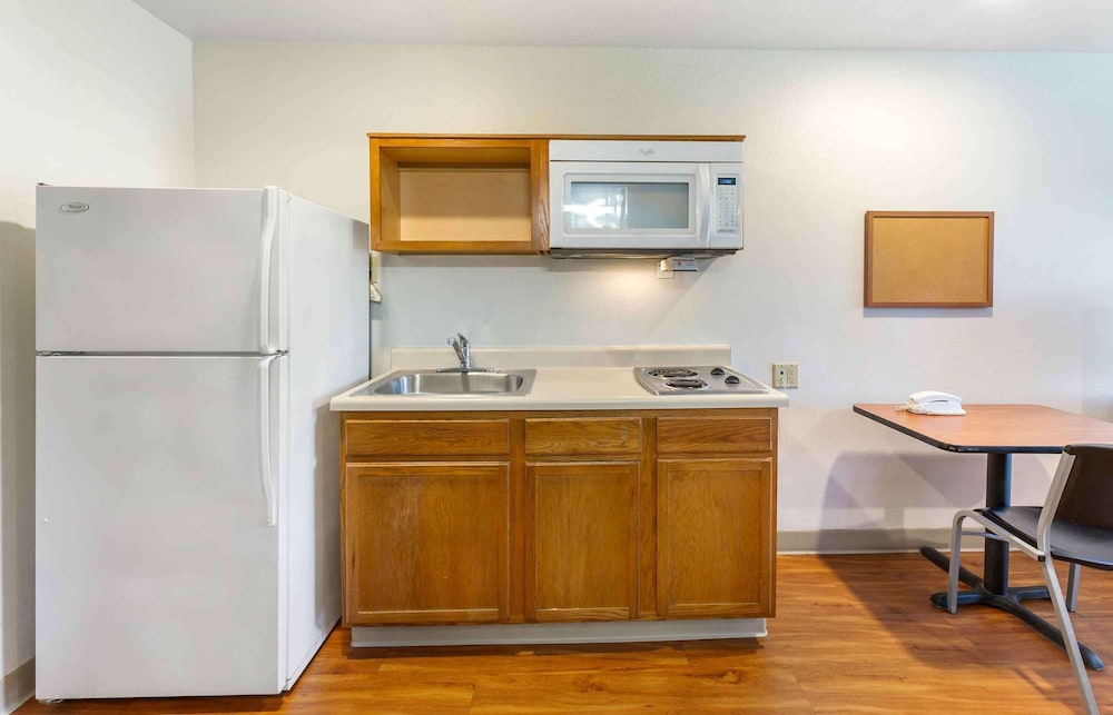 Standard Studio, 2 Queen Beds, Non Smoking, Refrigerator & Microwave photo 2