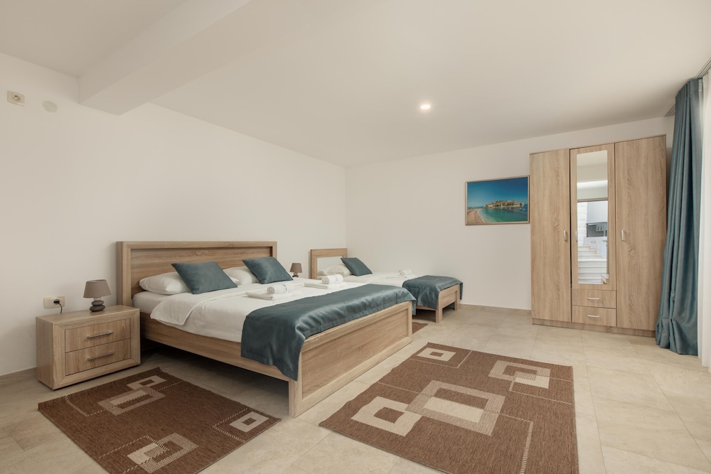 Studio, Sea View, Sea Facing