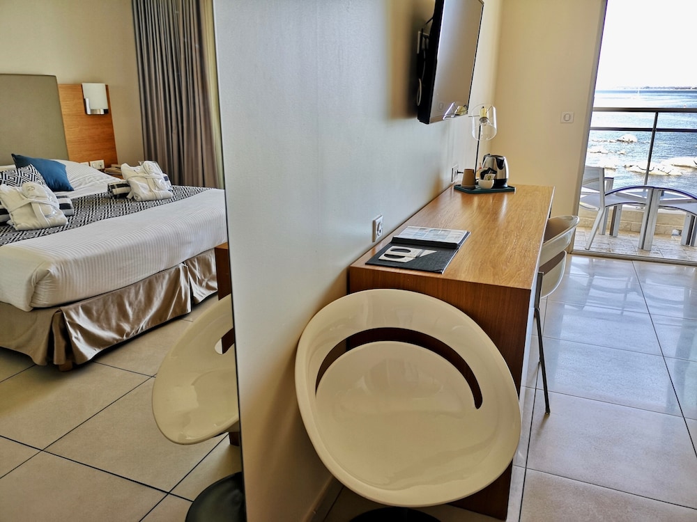 Comfort Room, 1 King Bed, Sea View photo 2