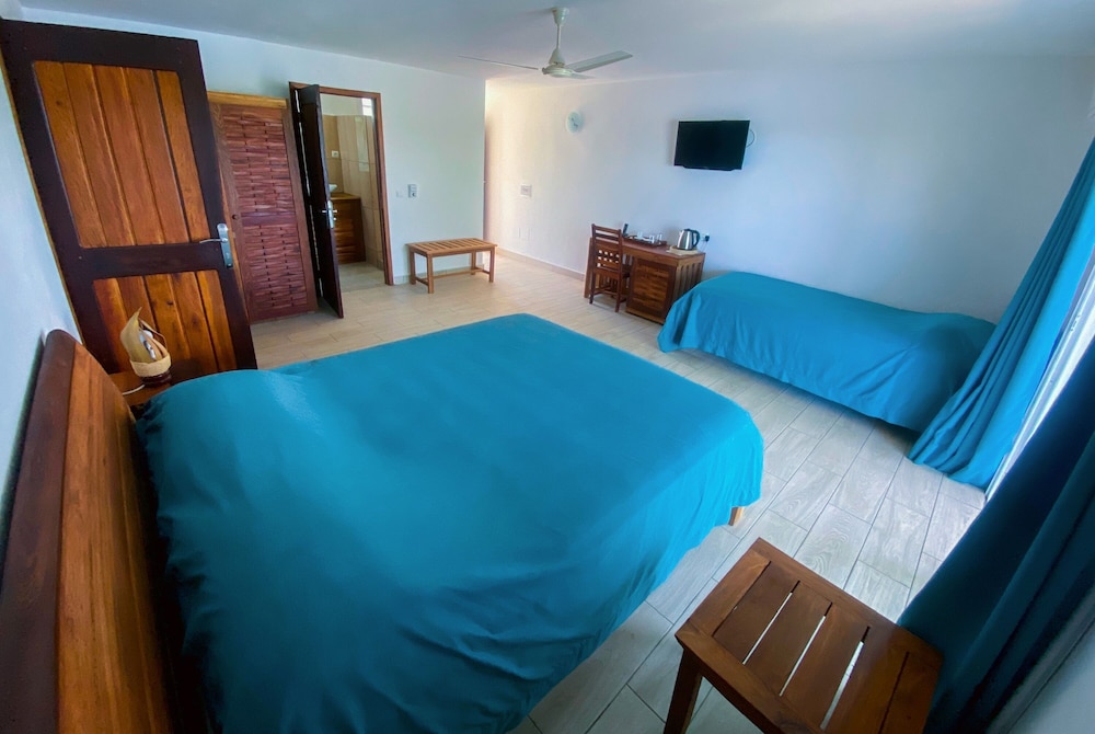 Standard Room, Lake View photo 3
