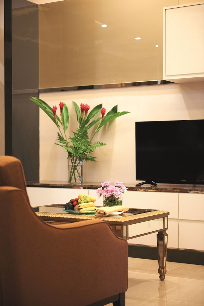 Two Bedroom Suite Queen + Twin @ Residences photo 2