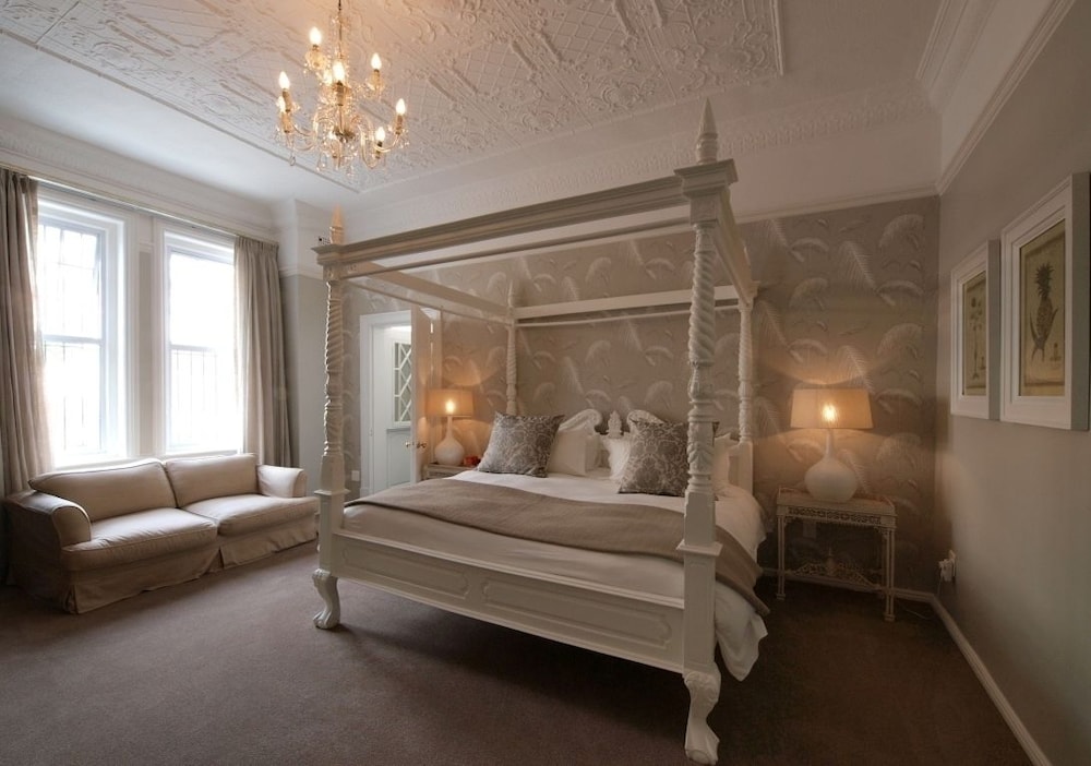Luxury Suite (19)