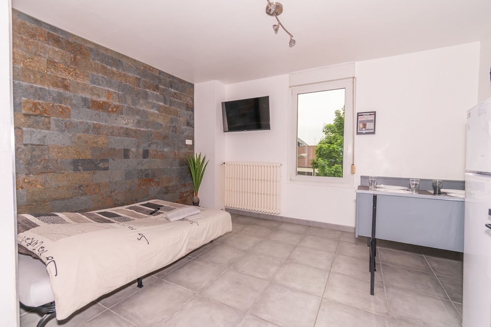 Modern Traveler Apartment - Photo 9