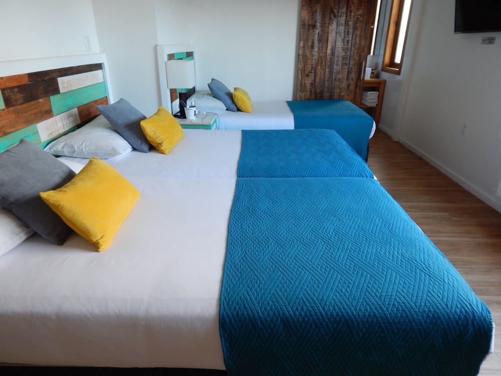 Design Triple Room, 1 Bedroom photo 1