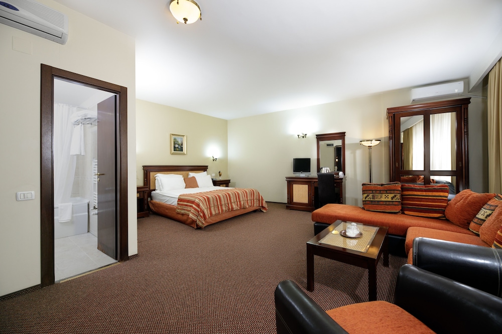 Executive Room - Photo 1